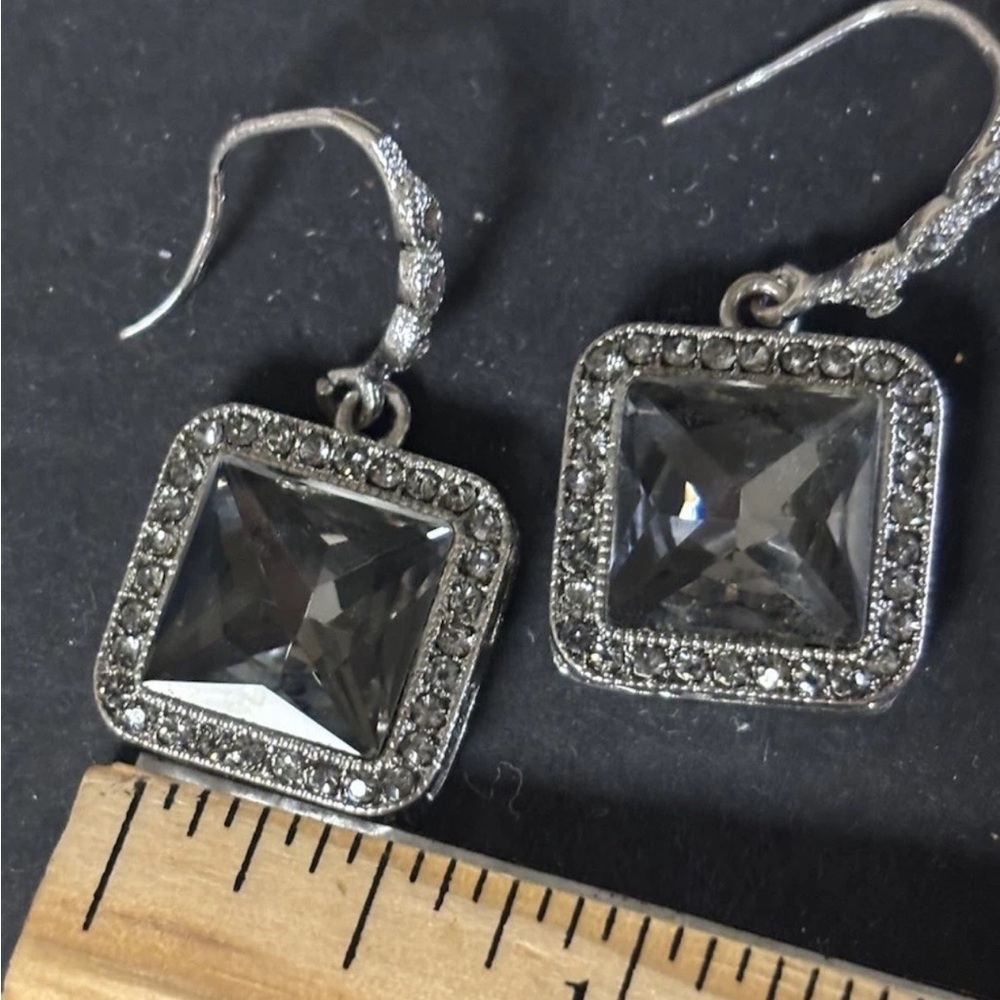 Elegant Silver Square Earrings - Picture 5 of 8